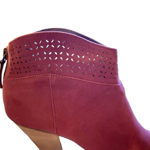 VIOLET &‎ RED Burgundy Faux Suede Laser Cut Ankle Booties 8.5 - Picture 4 of 7